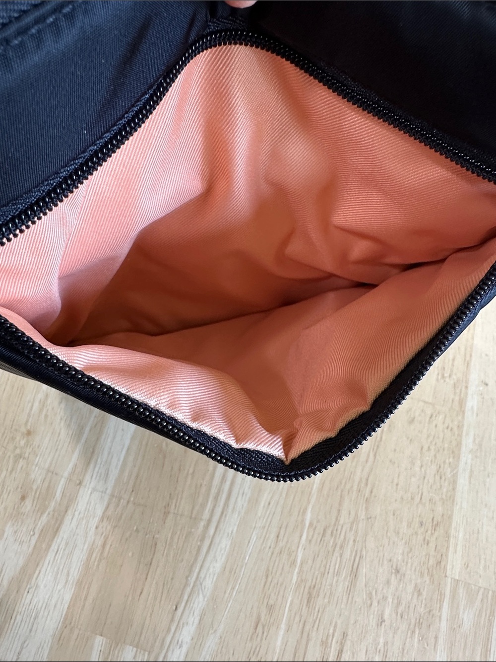 PACSAFE CitySafe CS-Series Antitheft RFID black travel bag - Picture 7 of 12